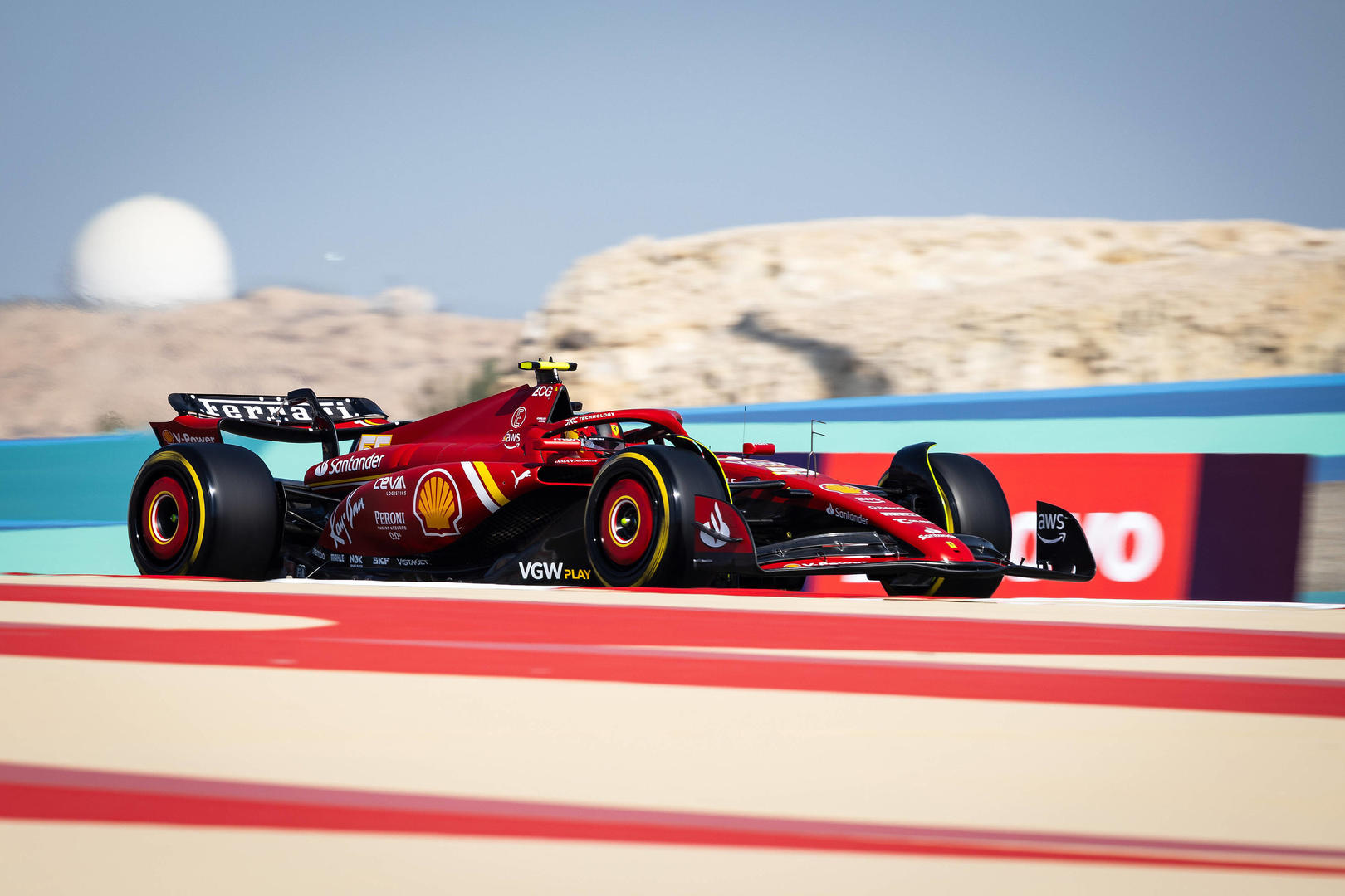 梅赛德斯险胜阿斯顿马丁，周冠宇惊艳四座