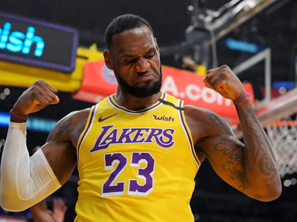 上海队逆转鹈鹕，福克斯关键制胜