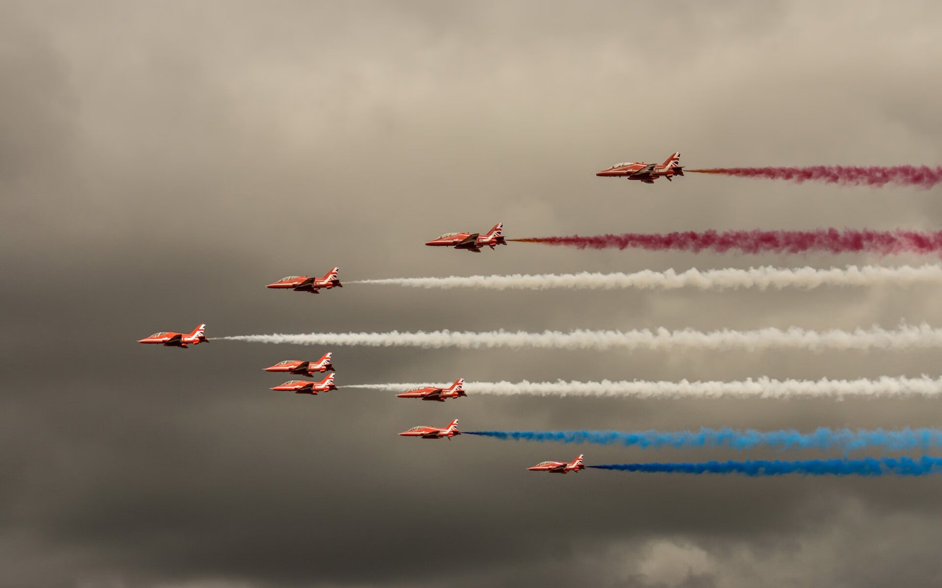 伊萨克独扛大旗,土耳其巅峰对决力克英格兰的战术革命