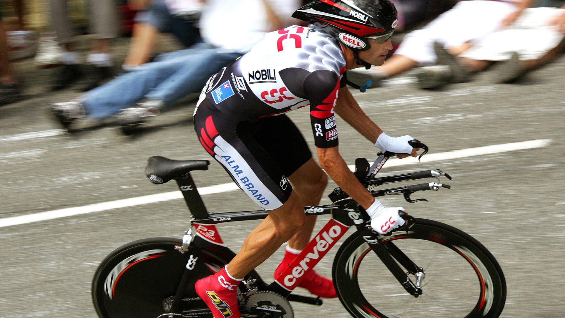 布伦森表现堪称教科书,湖人压制篮网,一场战术与意志的胜利