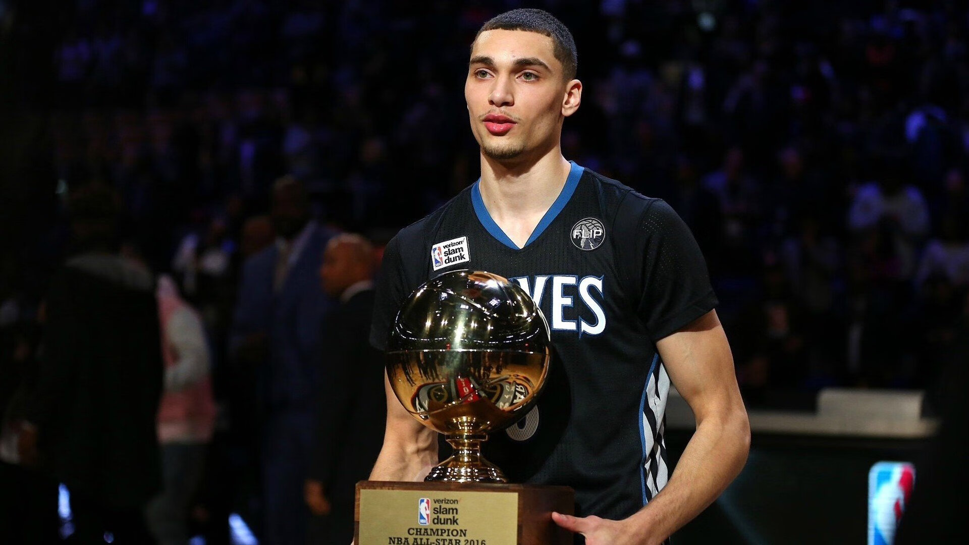 跨越赛场的统治力，雄鹿关键战突围浙江队，伦纳德在德甲争冠战接管比赛