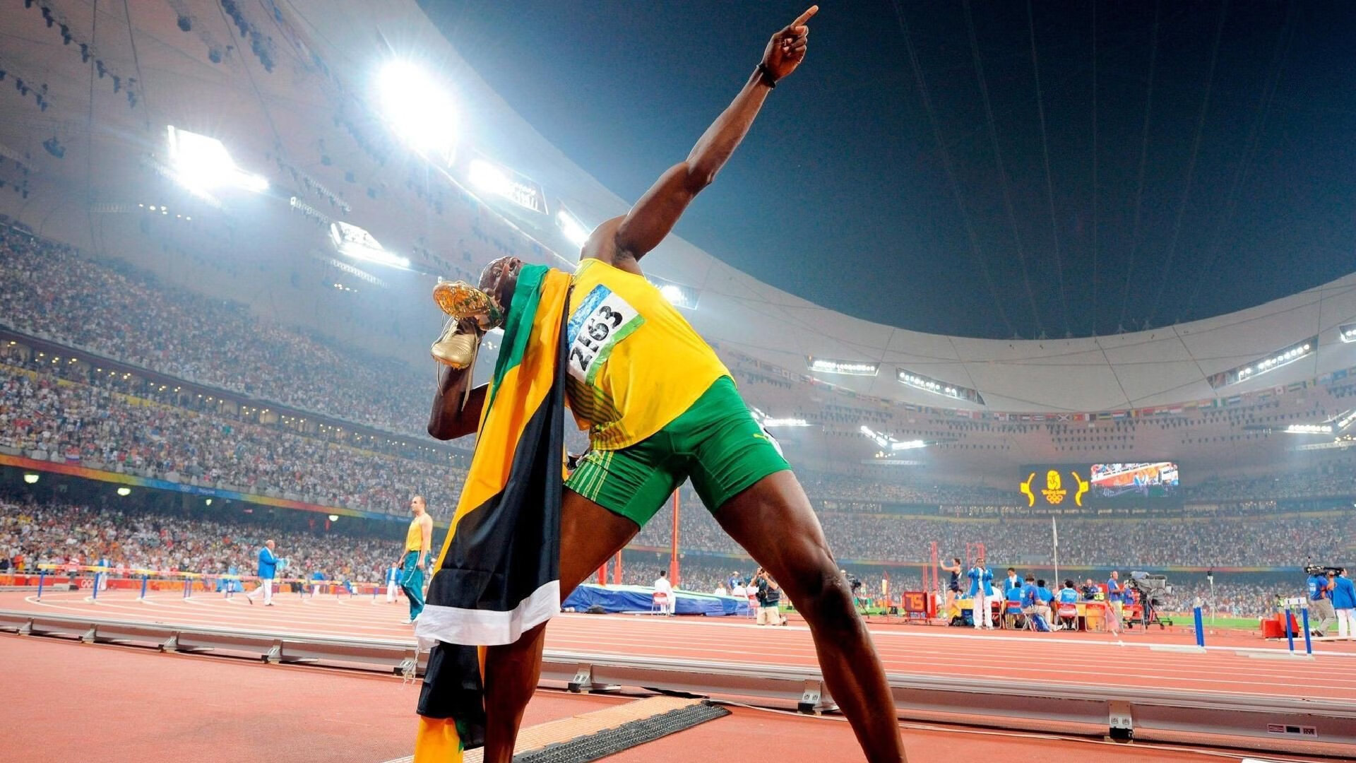 绿茵场上的命运交错，当西甲德比硝烟遇见里昂绝杀厄瓜多尔的足球魔幻夜